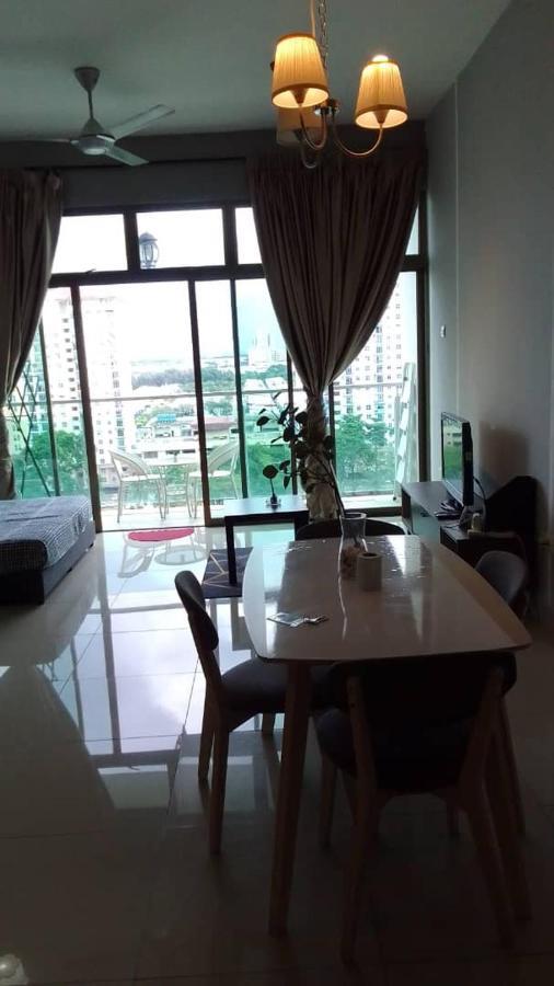 11-Modern Homestay Palazio Lake View Mount Austin Palazio Near Aeon Themepark Toppen Ikea Johor Bahru Exterior photo